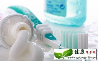 不要长期使用药物牙膏