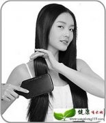 春天勤梳头能预防高血压和中风