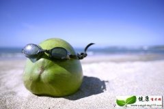 <b>夏季护肤做好防晒防菌防脱水工作</b>