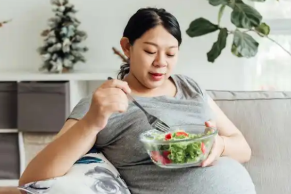别再傻躺养胎了，科学的孕妇运动真的能帮你少遭生育的罪